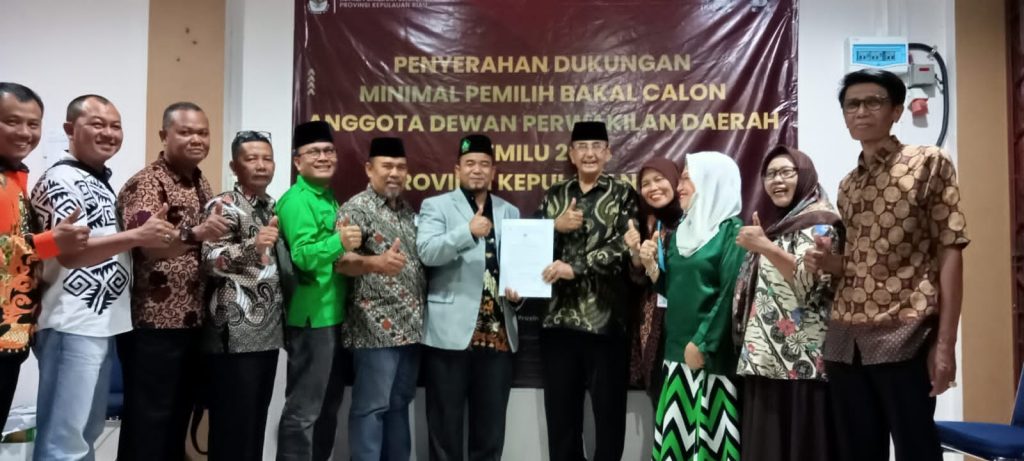 Ismeth Abdullah Mantapkan Diri Maju DPD RI 2024 Berkas Bacalon Diserahkan ke KPU Provinsi Kepri