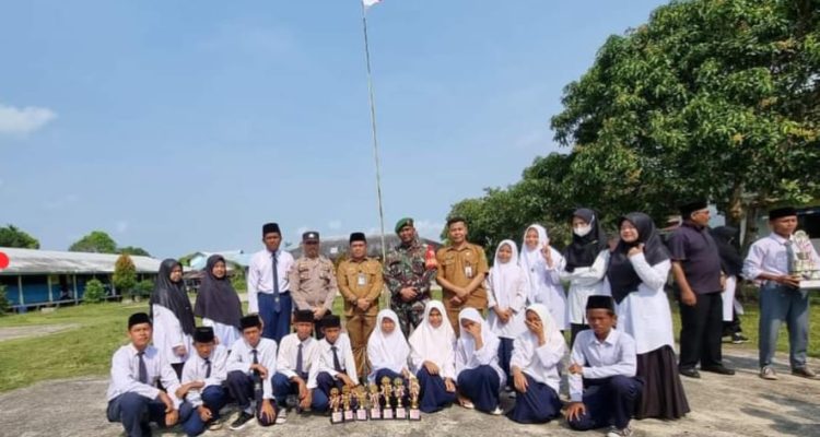 FORKOMINCAM Kateman Hadiri Upacara Senin Pagi di MTI Sungai Guntung