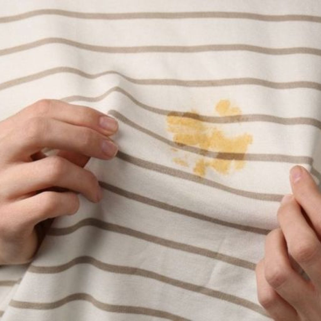 Tips Menghilangkan Noda Membandel pada Baju