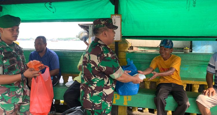 Personil Koramil 06/KTM Laksanakan Kegiatan Jum'at Berkah