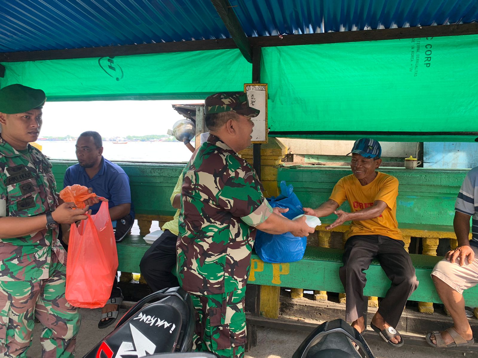 Personil Koramil 06/KTM Laksanakan Kegiatan Jum'at Berkah