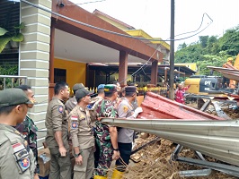 longsor di Tiban Koperasi