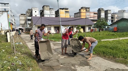 Polsek kateman Perbaiki Jalan
