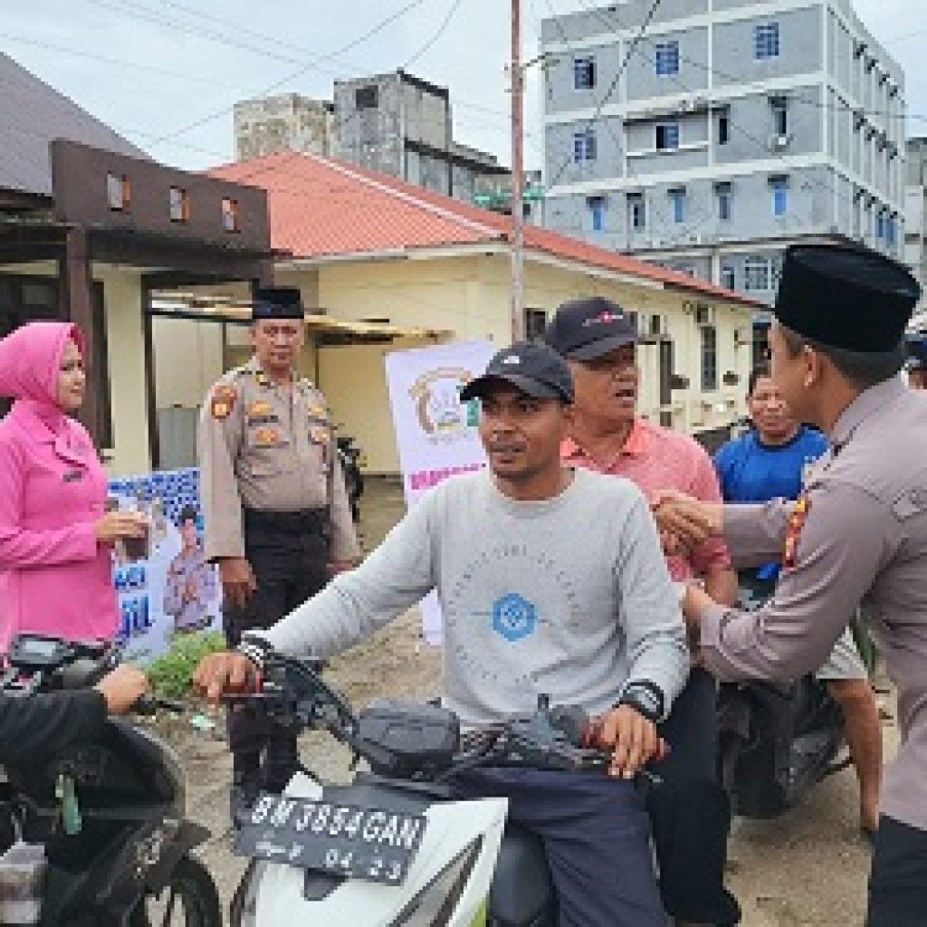 Berbagi takjil