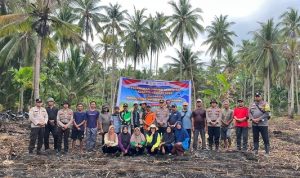 Polsek Kateman Bersama Warga Tanjung Raja Tanam Jagung Serentak, Perkuat Ketahanan Pangan Desa
