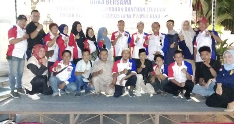 DPW PWMOI Adakan Bagi-Bagi Takjil dan Buka Bersama Dengan Seluruh Pengurus