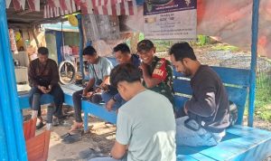 Babinsa Beringin Mulya Perkuat Kedekatan Warga, Soroti Bahaya Judol dan Narkoba di Momen Idul Fitri