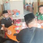 Babinsa Air Tawar Perkuat Kedekatan dengan Warga