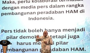 Menteri Hak Asasi Manusia (HAM) Natalius Pigai memberikan paparan saat peluncuran program media pers dan pembangunan peradaban HAM di Jakarta, Rabu (11/3/2026). Kementerian HAM menginisiasi program tersebut untuk mendorong pemahaman HAM melalui peran strategis media sebagai bentuk kolaborasi dengan ekosistem pers. (ANTARA FOTO/Fauzan/hma/t)