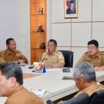 Sekda Batam, Firmansyah, memimpin Rapat Prognosis Pendapatan Daerah Tahun 2027 di Kantor Wali Kota Batam, Senin (30/3/2026).