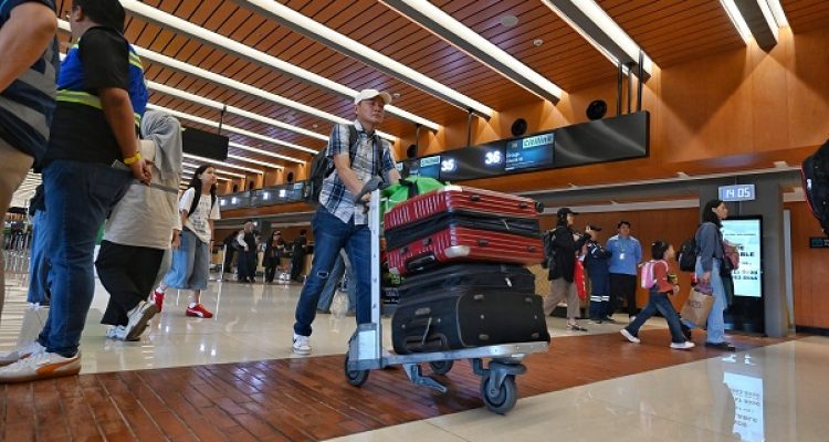 Menteri Perhubungan Dudy Purwagandhi menyatakan jumlah penumpang angkutan umum selama Lebaran 2026 meningkat signifikan.(Foto: Daniel/BKIP Kemenhub)