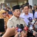Presiden Prabowo Subianto usai menjenguk korban di RSUD dr. Chasbullah Abdulmadjid, Kota Bekasi, Provinsi Jawa Barat pada Selasa (28/4/2026). (BPMI Setpres)