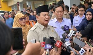 Presiden Prabowo Subianto usai menjenguk korban di RSUD dr. Chasbullah Abdulmadjid, Kota Bekasi, Provinsi Jawa Barat pada Selasa (28/4/2026). (BPMI Setpres)
