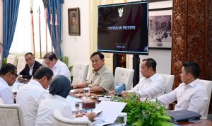 Presiden Prabowo Subianto menginstruksikan percepatan pembangunan Kampung Nelayan Merah Putih dalam rapat terbatas bersama sejumlah menteri Kabinet Merah Putih di Istana Merdeka, Jakarta, Selasa (7/4/2026)