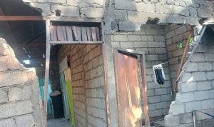 Gempa M7,6 Kota Bitung berdampak pada kerusakan rumah warga di Kabupaten Minahasa, Sulawesi Utara