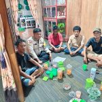 Bhabinkamtibmas Desa Penjuru Mediasi Warga, Sekaligus Ingatkan Larangan Tangkap Ikan Pakai Racun dan Setrum