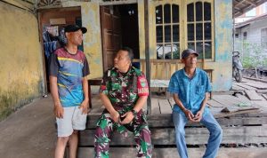 Babinsa Koramil 06/KTM Jalin Silaturahmi Bersama Warga, Imbau Tidak Membakar Lahan