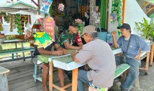 Babinsa Koramil 06 Kateman Perkuat Silaturahmi dan Ingatkan Warga Jaga Lingkungan