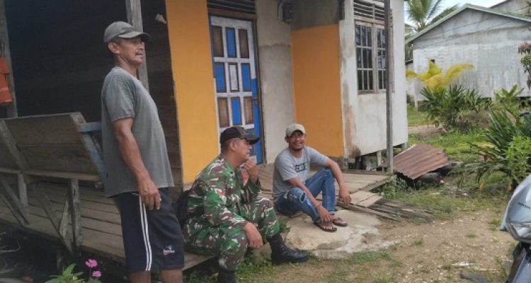 Babinsa Koramil 06/KTM Sosialisasikan Rekrutmen TNI - AD Kepada Warga Teluk Belengkong