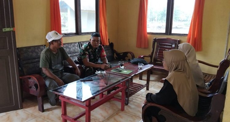 Babinsa Koramil 06/KTM Dorong Pelayanan Publik Prima di Tunggal Rahayu Jaya