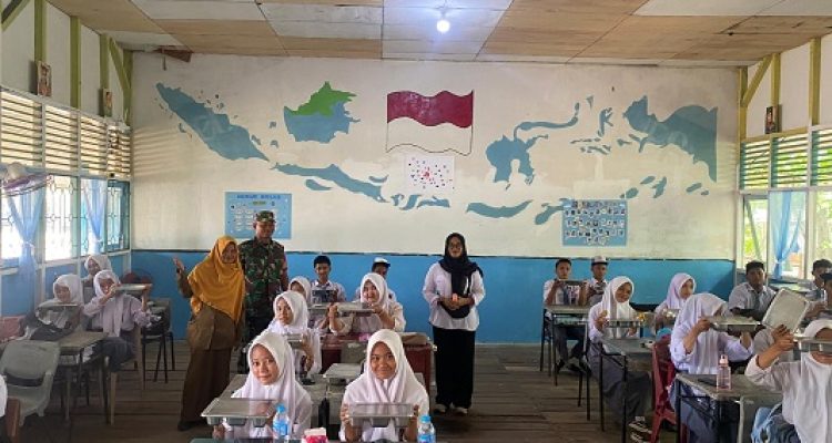 Wujudkan Generasi Sehat, Kodim 0314/Inhil Dampingi Pendistribusian Ribuan Porsi Makan Bergizi di Kateman