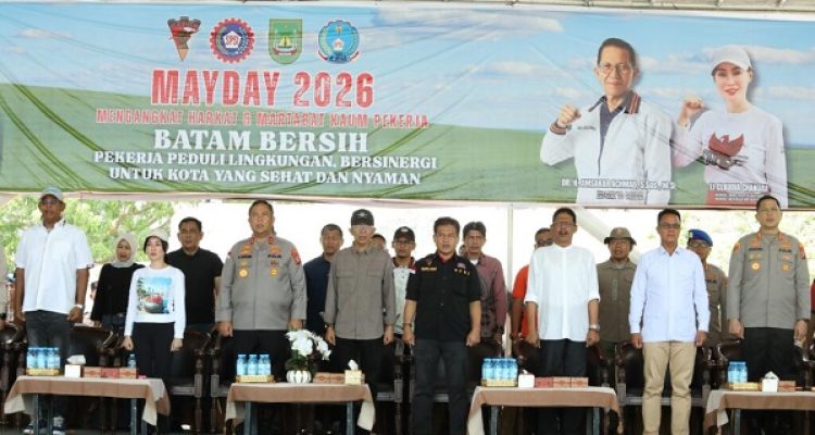 Pimpinan DPRD Batam bersama Forkopimda menghadiri May Day 2026 di WTB Batam Center, diikuti aksi damai buruh dan gerakan Batam Bersih