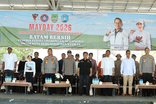 Pimpinan DPRD Batam bersama Forkopimda menghadiri May Day 2026 di WTB Batam Center, diikuti aksi damai buruh dan gerakan Batam Bersih