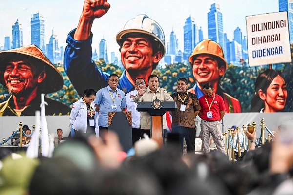 Presiden Prabowo Subianto bersama pimpinan serikat buruh menghadiri May Day 2026 di Monas, Jakarta, Jumat (1/5/2026).