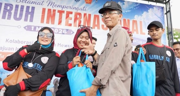Pemko Batam hadir pada peringatan May Day 2026 di Welcome to Batam yang diwarnai aksi “Batam Bersih” serta semangat saling berbagi
